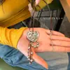 Colar Longo de Metal em Formato de Coração para Mulheres 2025 Novo Design de Nicho Feminino Simples Ins Corrente de Clavícula de Alta Qualidade