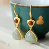 Design Estilo Palácio Gancho de Orelha Dourado Antigo para Mulheres 2024 Novo Tendência Triangulares Jade Verde Hetian Brincos de Prata Esterlina