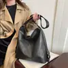 Bolsa Tote Casual Feminina 2025 Nova Moda Mais Fácil de Combinar Popular para o Dia a Dia Grande Capacidade Bolsa Transversal de Ombro