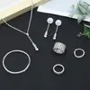 Nuevos accesorios de moda europeos y americanos de Amazon, collar y pendientes de diseño nicho totalmente incrustados de diamantes, juego de collar de estilo lujo ligero