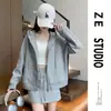 Abrigo de otoño, sudadera corta gris para mujer, nuevo modelo 2026, holgada, casual, adelgazante, con capucha, versátil para ir al trabajo
