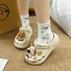 2025 Fofo Desenho Animado Peludo Biscoito Cachorro Pelúcia Acessórios DIY Charms de Sapato Destacáveis para Crocs
