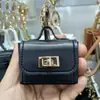 2026 Nuevo Modelo Colgante para Bolso de Piel Sintética con Hebilla de Candado, Accesorio de Moda Unisex, Colgante Decorativo Simple de Moda