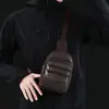Nueva Bolsa de Pecho para Hombre de Cuero Genuino Gran Capacidad Múltiples Bolsillos Bolso Cruzado de Pecho Bolso Retro para el Pecho Ligero Bolsa para Teléfono para Exteriores