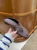 Sandalias de Moda Chuyuji de Nicho con Tachuelas y Clip para Dedo del Pie para Mujer 2026 Nuevo Estilo de Verano Estilo Vacacional Planas Antideslizantes para Exteriores