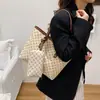 Bolsas Tendência de Grande Capacidade 2025 Novas Bolsas Femininas Moda Verão Estilo Estrangeiro Bolsa de Ombro Versátil Bolsa Tote para o Trabalho