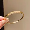 Pulseira Envolvente de Corrente Geométrica com Zircônia Eletrodepositada em Ouro Real 18K, Pulseira Versátil Personalizada, Joia de Nicho de Alto Padrão