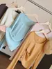 Camiseta de manga larga de color liso con cuello en U, estilo coreano minimalista, para mujer, nueva colección otoño 2026, corte ajustado, que realza la figura, elegante top interior