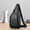 Bolsa de peito masculina da moda mais vendida internacionalmente, bolsa crossbody masculina portátil de couro genuíno, à prova d'água, resistente ao desgaste e multifuncional