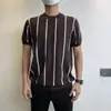 Camiseta de Punto de Manga Corta para Hombre, Seda de Hielo, Textura de Raya Vertical de Verano, Corte Ajustado, Estilo Old Money, Negocios, Venta al por Mayor de Fábrica Transfronteriza