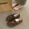 Zapatos mullidos estilo Chanel blancos para mujer, nueva colección otoño/invierno 2026, zapatos slip-on de moda con diseño de camelia, perfectos para usar en exteriores