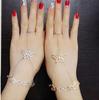 Pulseira de moda coreana com flash de diamantes e flor de rattan, corrente de anel conjugado com borboleta oca, atacado