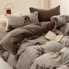 Conjunto de Quatro Peças de Veludo Leite Desenho Animado Estilo Fresco de Inverno Lençol de Flanela Espesso e Quente Capa de Edredom Conjunto de Três Peças Roupa de Cama