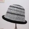 Nuevo Estilo Fresco y Cómodo Cálido Rayado de Punto Casual Sombrero Tipo Cubeta con Bordes Deshilachados y Ala Pequeña