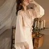 Camisola de Renda com Cadarço Estilo Francês, Levemente Transparente, Sem Costas, Vestido Curto Sedoso de Cetim Ice Silk de Luxo Leve com Laço para Mulheres, Roupa de Dormir da Moda