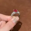 Anel Vintage Retrô Exquisito Cravejado com Diamantes Rubis em Formato de Diamante, Anel Versátil Elegante Clássico de Alta Qualidade