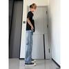 Calça Jeans Masculina Azul Lavado com Rachaduras Lightning, Corte Cleanfit Reta com Leve Flare, Nova Moda Masculina de Primavera