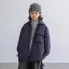 Jaqueta Leve de Penas Processada e Personalizada Inverno 2025 Nova Roupa de Inverno 90 Penas de Pato Branco Jaqueta Média e Grande Crianças Meninos Inverno