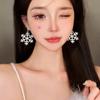 Pendientes de copo de nieve de diamantes de imitación dulces y exquisitos Temperamento de lujo ligero para mujer Diseño de nicho de alto sentido Nueva moda de celebridad de Internet Joyería para las orejas