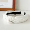 Tiara de Cabelo Floral Pequena de Bolinhas Pretas e Brancas de Aba Larga Novo Estilo 2025 Cabelo Prensado Lavar o Rosto Grampo de Cabelo Estilo Fashion Sofisticado Faixa de Cabelo