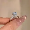 Anillo Creativo de Ramo de Plata de Ley S925 con Moissanita, Elegante y con Estilo, Anillo de Boda Dulce y Gracioso para Mujeres