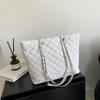 Bolso de hombro informal de gran capacidad para mujer, moderno y sencillo, con cadena de rombos, bolso grande portátil de moda para otoño 2023