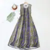 Vestido Regata de Algodão e Seda para Mulheres, Novo Estilo de Verão, Acinturado, Design Emagrecedor, Elegante Vestido Longo de Algodão Artificial Floral para Praia