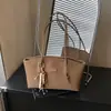 Bolsa de Ombro de Grande Capacidade para Mulheres 2026 Nova Tendência Verão Retrô Moda Bolsa Tote para Trabalho e Dia a Dia Bolsa de Mão