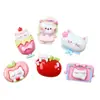 Accesorios de Resina Gatito de Manzana Pegamento Cremoso DIY Pasador Calcomanía para Vaso de Agua Accesorios para el Cabello Agujero Zapato Material Lote para Funda de Teléfono Móvil