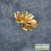 Flor artificial dorada de una sola rama hoja de ginkgo flor de amor eucalipto bola de cebolla phalaenopsis fruto rojo material floral de cubo de bendición de Año Nuevo