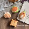 Nuevo colgante de muñeca de pan de pastel gourmet, corazón de niña, llavero de bolsa que combina con todo, colgante de muñeca lindo y creativo
