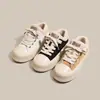 Zapatillas de Invierno Cálidas 2025 Diseño de Nicho Dos Usos para Mujer Forradas de Polar Cálidas Casuales Deportivas Zapatos Blancos Zapatos de Dos Algodones para Mujer