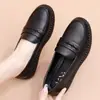 Nuevos Zapatos Suaves para Madres Otoño 2026, Zapatos de Piel para Personas de Mediana Edad y Mayores, Zapatos Planos para Mujer, Zapatos de Abuela