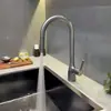 Torneira de Cozinha Extensível Cor Cinza-Arma de Cobre Puro para Uso Doméstico, Adequada para Pia e Lavagem de Louça, com Água Quente e Fria e Recursos Anti-Salpicos