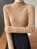 Suéter de punto de cuello medio alto para mujer para otoño e invierno, de manga larga, cuello alto, acanalado, corte ajustado, suéter versátil como capa base