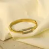 Moda Europea y Americana Más Vendido Pulsera con Broche Incrustado de Diamantes Redondos Geométricos 18K Versátil Diseño de Nicho Pulsera de Acero de Titanio Venta al por Mayor