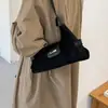 Bolsa transversal de outono para mulheres, moderna e retrô, adequada para o trajeto diário, novo estilo 2026, versátil, design de nicho, feita de camurça