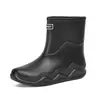 Botas de lluvia para hombre antideslizantes impermeables zapatos de moda para exteriores de caña alta botas de agua cálidas de caña corta zapatos de goma venta al por mayor transfronteriza hombres