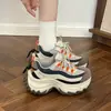 Zapatillas de plataforma gruesa estilo europeo para aumentar la altura, para mujeres menudas, nuevo modelo de otoño 2026, versátiles, ligeras, cómodas, zapatillas casuales