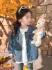 Chaqueta de mezclilla lisa para niña de comercio exterior transfronterizo, nuevo abrigo elegante coreano de otoño 2026, venta al por mayor de ropa para niños