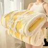 Invierno Engrosado Lana de Cordero Cubierta de Manta Manta Terciopelo de Leche Oficina Siesta Chal Vellón Coral Manta de Sofá Edredón Pequeño