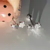 Clavo de Hueso de Oreja Pequeño de Arco con Estrella de Cinco Puntas Incrustada de Diamantes Japoneses y Coreanos Clavo de Oreja Libre para Dormir Tornillo de Acero de Titanio Hebilla de Tornillo Pendientes Exquisitos