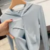 Camiseta de manga larga acanalada con capucha para mujer, de algodón, corte ajustado, favorecedora, versátil, de color liso, con botones, top base