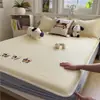 Juego de Tres Piezas de Alfombrilla Refrigerante de Seda de Hielo de Etileno Grado A de Verano con Bordado de Haba de Hielo, Alfombrilla Suave con Aire Acondicionado, Estilo Sábana Ajustable, Lavable a Máquina