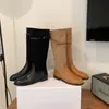Botas de montaria retrô de couro legítimo de boi para mulheres, botas longas com bico redondo, salto grosso, detalhe de fivela, cano largo e efeito emagrecedor, estilo western