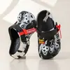 Zapatillas de verano para niños, sandalias al por mayor, zapatos de baño antideslizantes para niños y niñas con agujeros para bebés, bonitos dibujos animados para niños