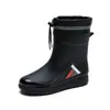 Botas de lluvia para hombre de media pantorrilla antideslizantes impermeables zapatos nueva moda exterior cerradas botas de agua cálidas zapatos cortos de goma hombre venta al por mayor