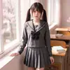Conjunto de uniforme de marinheiro estilo japonês moderno, apresentando um traje de três peças, incluindo um uniforme JK, um vestido de camada intermediária e uma saia plissada, perfeito para uniformes escolares