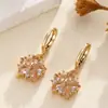 Brinco de Flor de Oito Pétalas Totalmente Cravejado de Diamantes de Luxo Leve, Base de Brinco de Flor com Pétalas de Zircônio Coloridas Retro, Brinco Versátil Exquisito de Nicho Banhado a Ouro