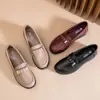 Zapatos de Mamá con Pala de Piel Suave, Suela Plana Cómoda, Mocasines Slip-On para Mujeres de Mediana Edad y Mayores